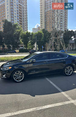 Седан Ford Fusion 2019 в 