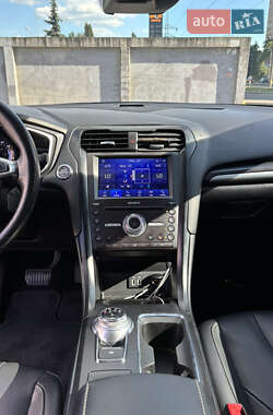 Седан Ford Fusion 2019 в 