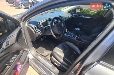 Седан Ford Fusion 2013 в 