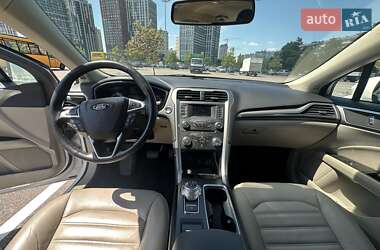Седан Ford Fusion 2016 в 