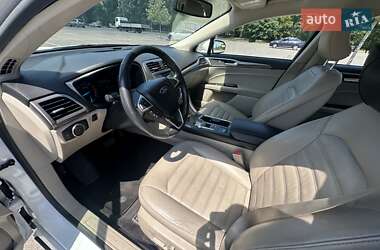 Седан Ford Fusion 2016 в 