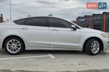 Седан Ford Fusion 2019 в 