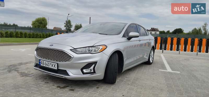 Седан Ford Fusion 2019 в 