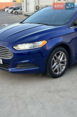 Седан Ford Fusion 2013 в 