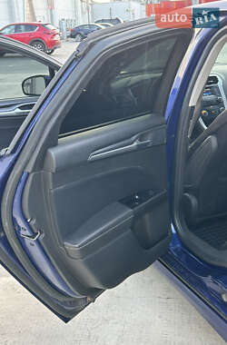 Седан Ford Fusion 2013 в 