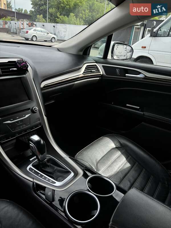 Седан Ford Fusion 2013 в Чернівцях