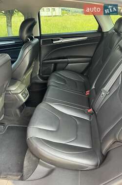 Седан Ford Fusion 2013 в 