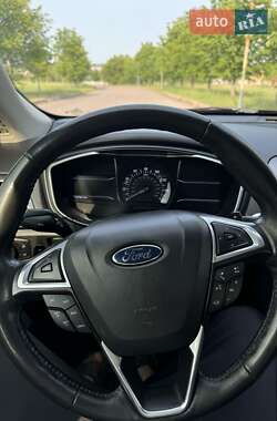 Седан Ford Fusion 2013 в 