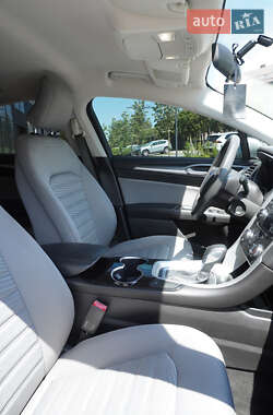 Седан Ford Fusion 2016 в 