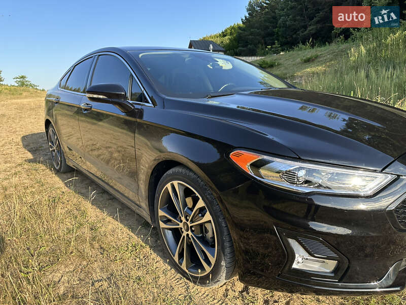 Седан Ford Fusion 2019 в Львові