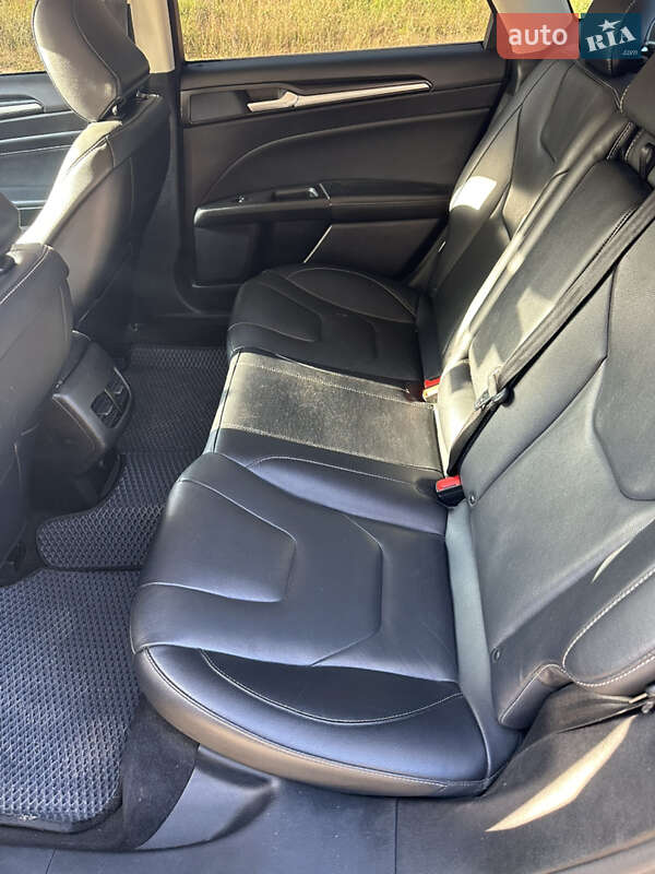 Седан Ford Fusion 2019 в Львові