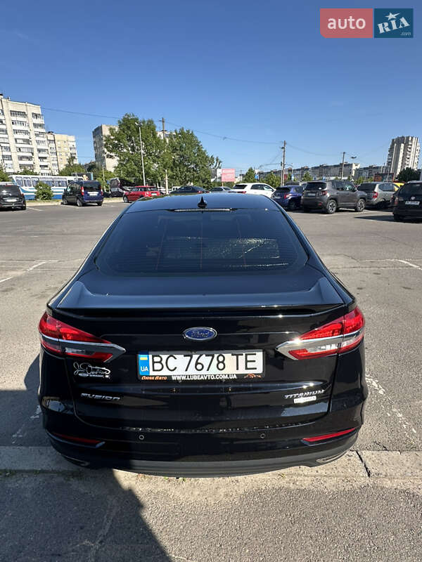 Седан Ford Fusion 2019 в Львові
