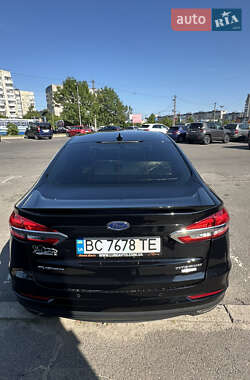 Седан Ford Fusion 2019 в 