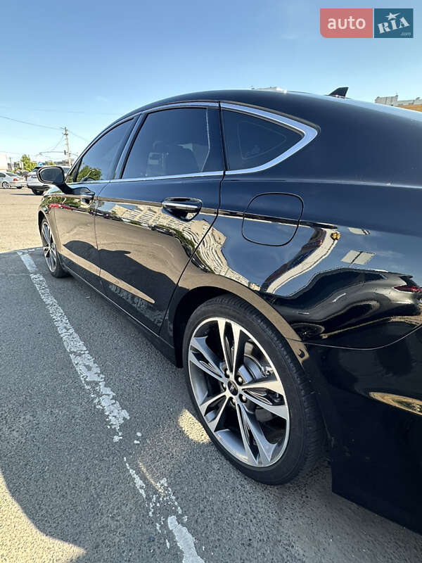 Седан Ford Fusion 2019 в Львові