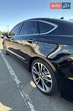 Седан Ford Fusion 2019 в 
