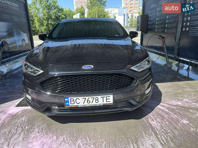 Седан Ford Fusion 2019 в Львові