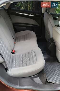 Седан Ford Fusion 2016 в 