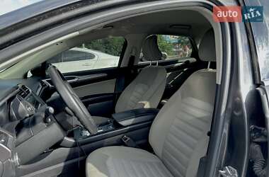 Седан Ford Fusion 2016 в 