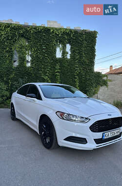 Седан Ford Fusion 2015 в 