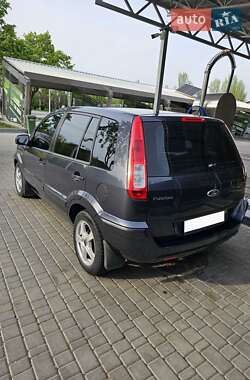 Хэтчбек Ford Fusion 2010 в 