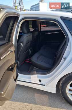 Седан Ford Fusion 2015 в 