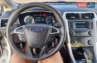 Седан Ford Fusion 2015 в 