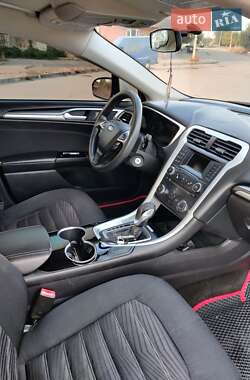 Седан Ford Fusion 2015 в 