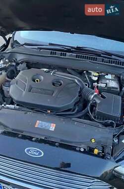 Седан Ford Fusion 2016 в 