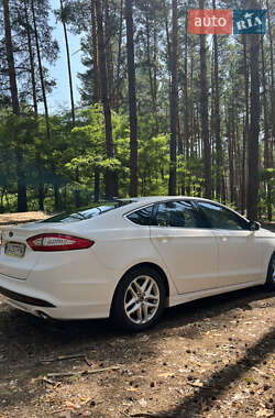 Седан Ford Fusion 2015 в 