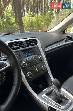 Седан Ford Fusion 2015 в 