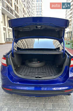 Седан Ford Fusion 2016 в 