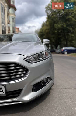 Седан Ford Fusion 2016 в 