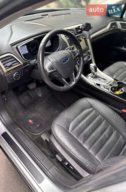 Седан Ford Fusion 2016 в 