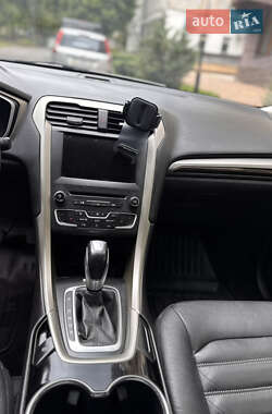 Седан Ford Fusion 2016 в 