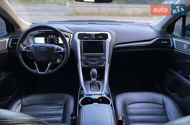 Седан Ford Fusion 2015 в 