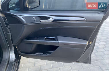 Седан Ford Fusion 2015 в 