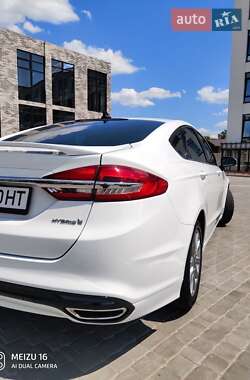 Седан Ford Fusion 2017 в 