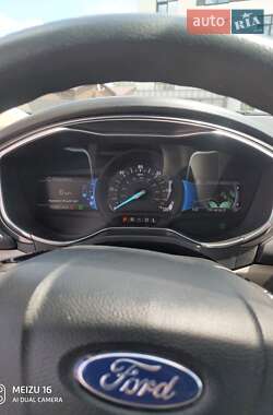 Седан Ford Fusion 2017 в 
