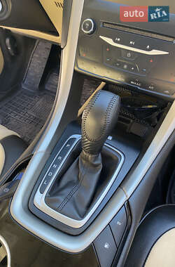Седан Ford Fusion 2014 в 