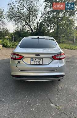 Седан Ford Fusion 2016 в 