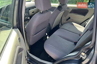 Хэтчбек Ford Fusion 2009 в 