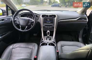 Седан Ford Fusion 2013 в 