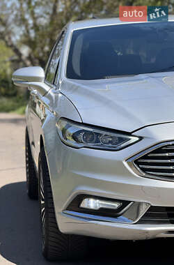 Седан Ford Fusion 2017 в 