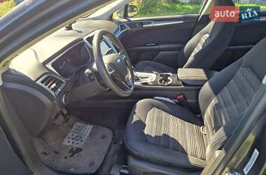 Седан Ford Fusion 2016 в 