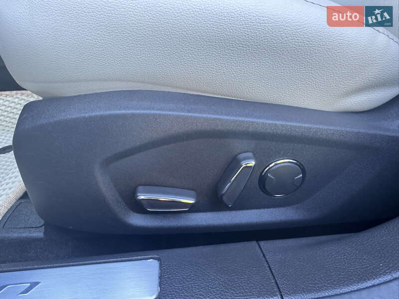 Седан Ford Fusion 2014 в Гвіздці