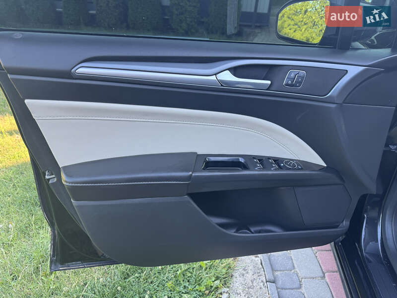 Седан Ford Fusion 2014 в Гвіздці