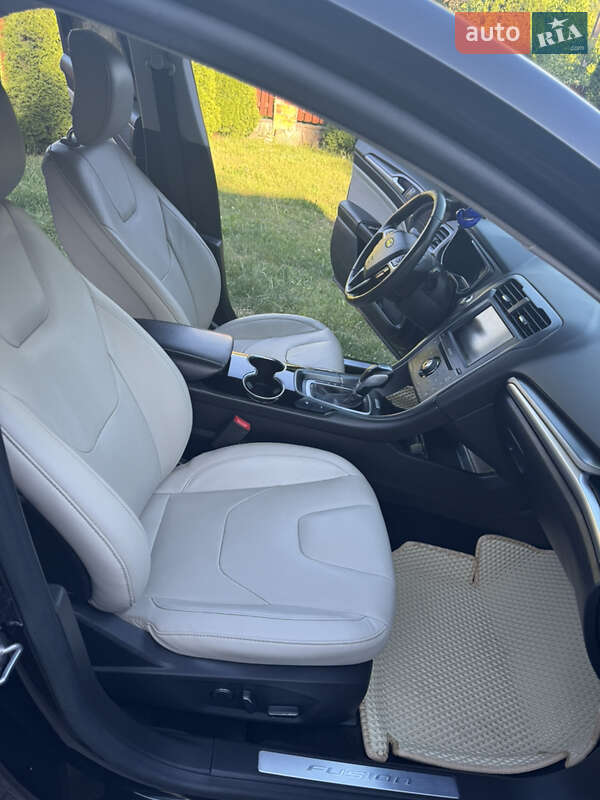 Седан Ford Fusion 2014 в Гвіздці