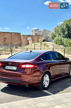 Седан Ford Fusion 2015 в 