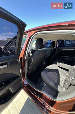 Седан Ford Fusion 2015 в 