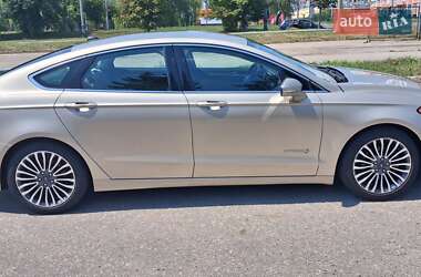 Седан Ford Fusion 2018 в 